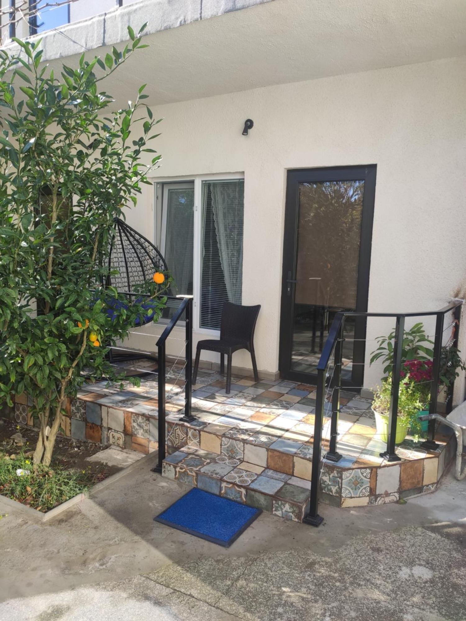 Family Нotel Banuri 쿠타이시 외부 사진