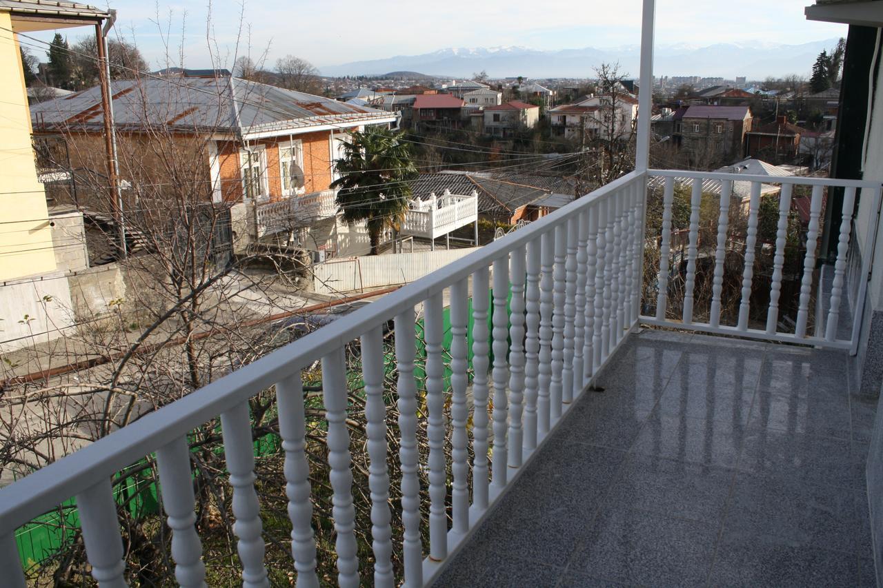 Family Нotel Banuri 쿠타이시 외부 사진